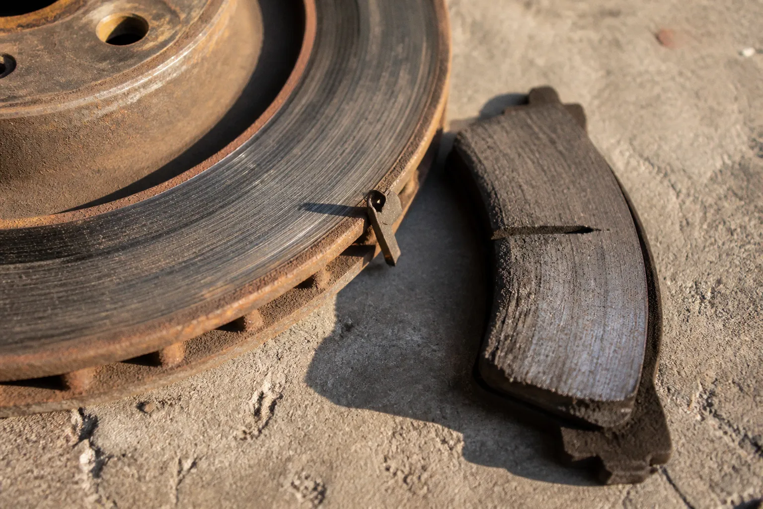 Brake pad wear: noise indicators versus visual inspection